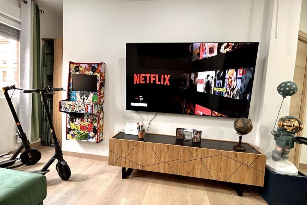 Apartamento Lujo 10 Pax Proyector, Maquina Arcade Y Patinetes Oviedo Exterior foto